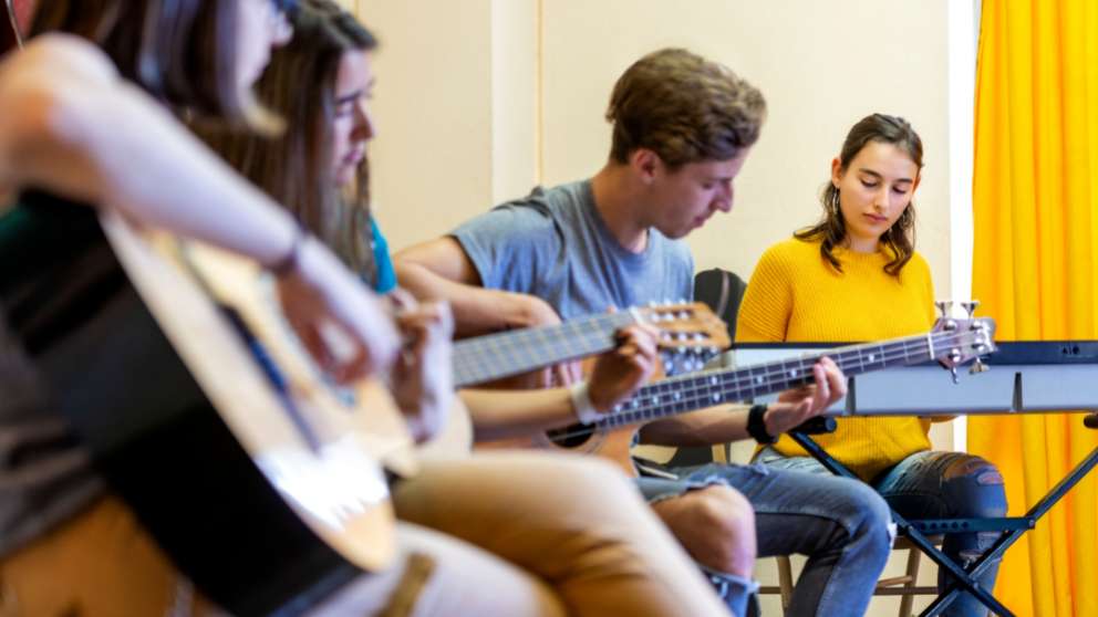 What makes New Zealand a great place to learn music?